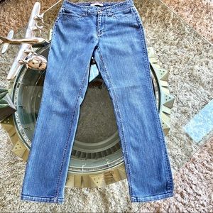 🔥 VINTAGE Tommy Hilfiger, size 6 🌷SERIOUS VINTAGE TH !
Hi waist jeans ! — COOL